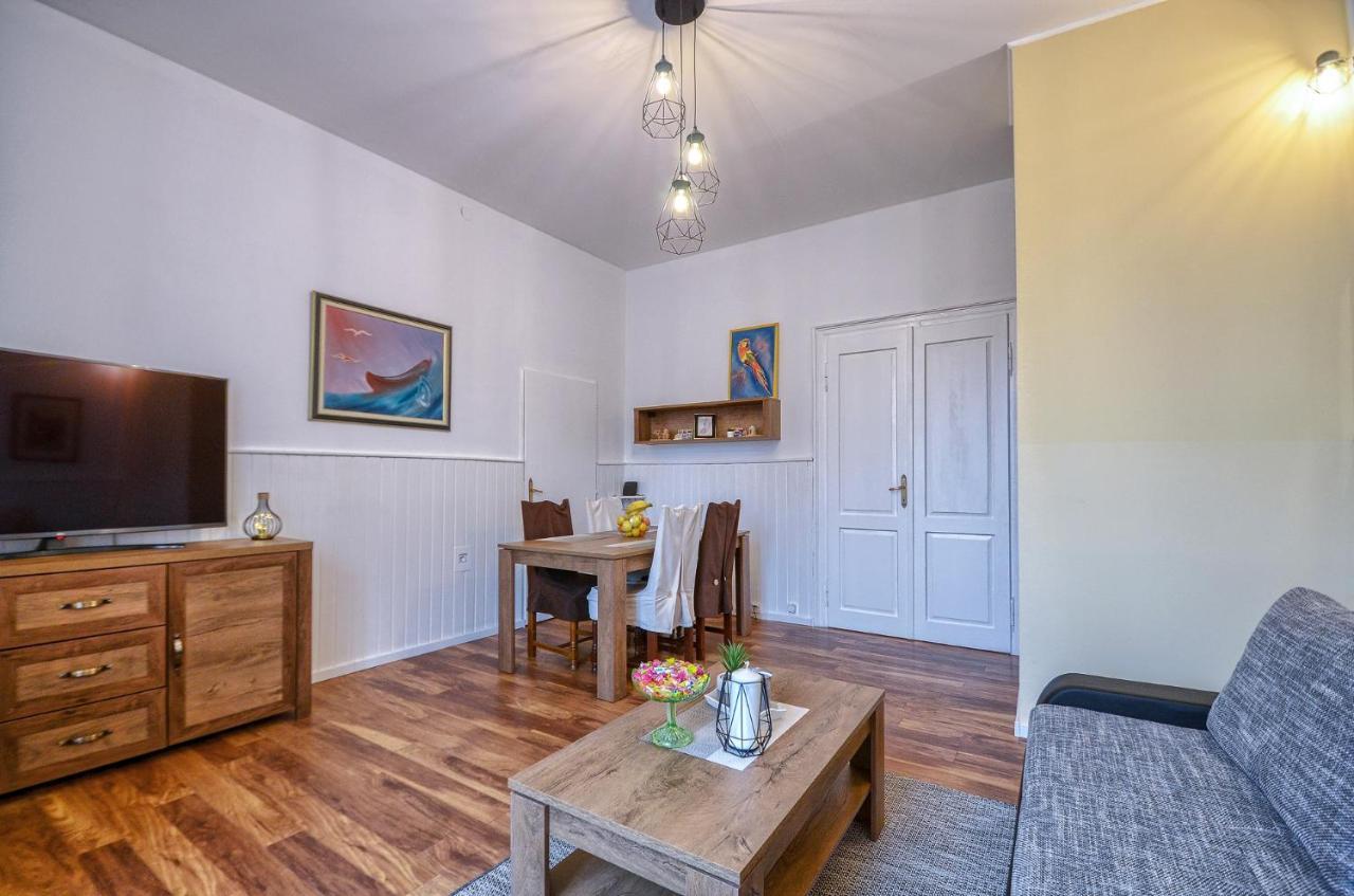 City Apartment Todor Пула Екстериор снимка
