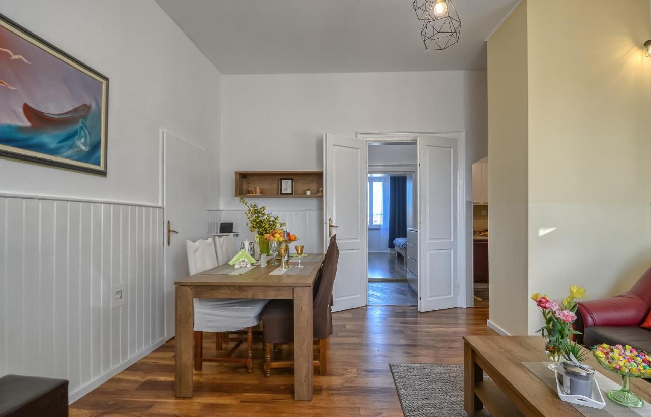 City Apartment Todor Пула Екстериор снимка